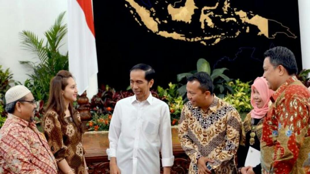 Menyalakan Api Menulis di Kalangan Guru Indonesia Bersama Omjay Guru Blogger Indonesia